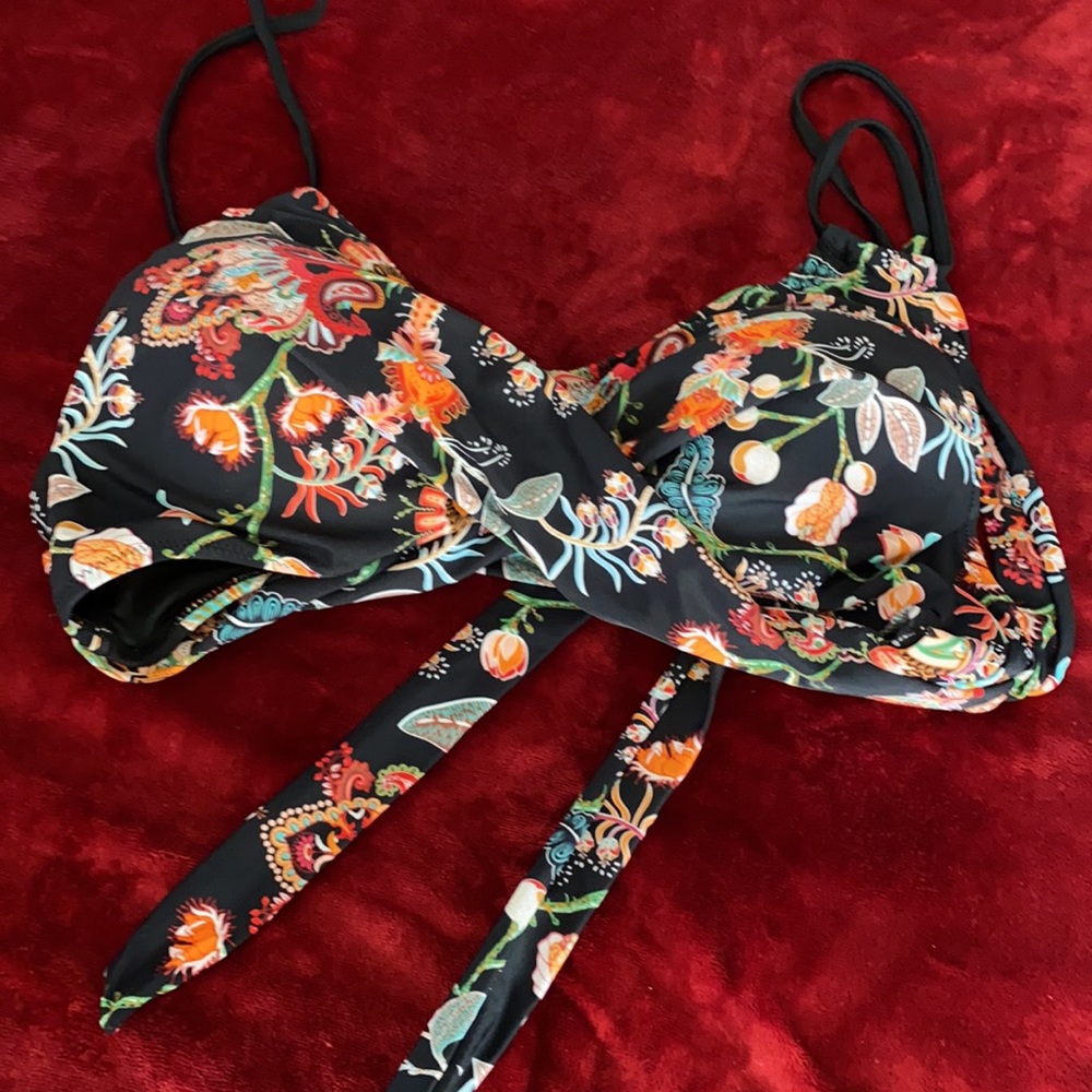 Cupshe Floral Bikini set size medium VGUC